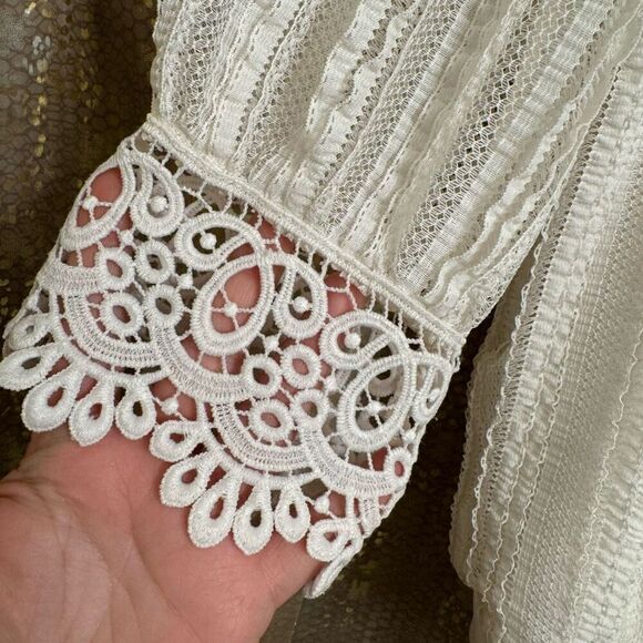 Express Ivory Lace Embroidered Quarter Sleeve Bodysuit Small - Picture 3 of 9